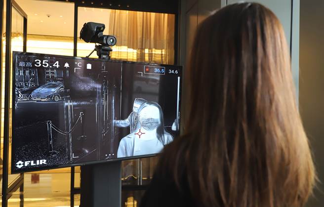 迎战疫情升温，晶华祭出军用等级的红外线热像测温仪。（晶华提供）
