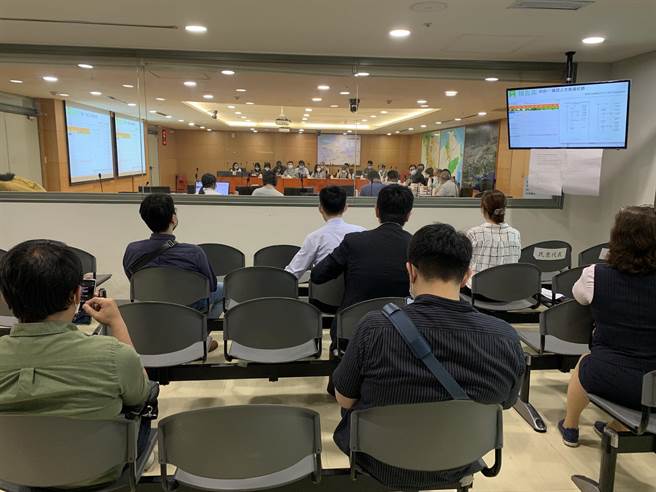 新北市樹木保護委員會今（10日）召開第3屆第3次會議，確認森林法規範之受保護樹木列管程序納入新北市樹木保護委員會審議。（景觀處提供）