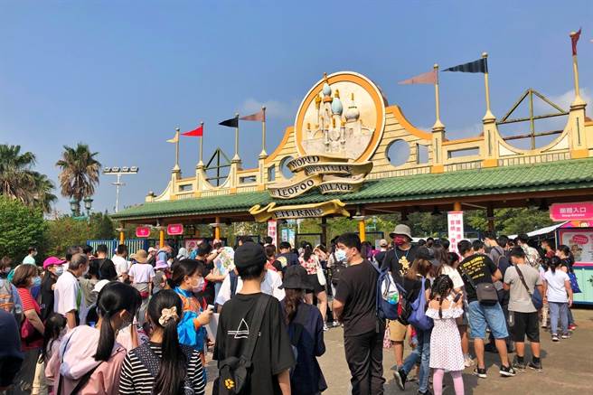 六福旅遊集團4月受惠天候轉佳、清明連假及舉辦「動物派對」主題活動挹注，帶動遊園人數超過預期。（六福村提供）