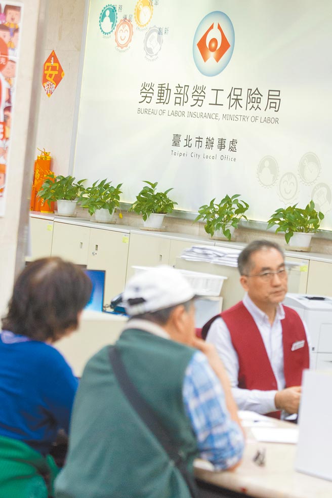 立法院近日完成三读，开放劳保一次性给付也可以比照年金给付一样开立专户。（杜宜谙摄）