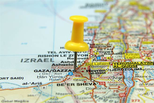 以色列軍方今天對加薩發動空襲，報復伊斯蘭激進運動哈瑪斯組織（Hamas）的火箭攻擊。(示意圖/shutterstock)