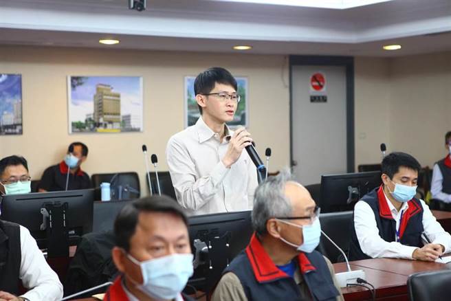 中崙派出所所長許書桓為顧及教官及警方顏面，與巡佐傅榮光共同刪除黑衣人夜襲的監視器影片，11日獲緩起訴處分。（本報資料照片）