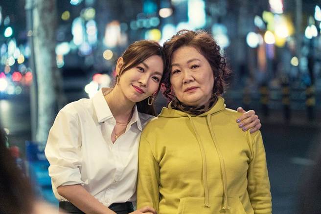 金海淑的撒嬌賣萌的貼心女兒金素妍(圖/中天娛樂台提供)