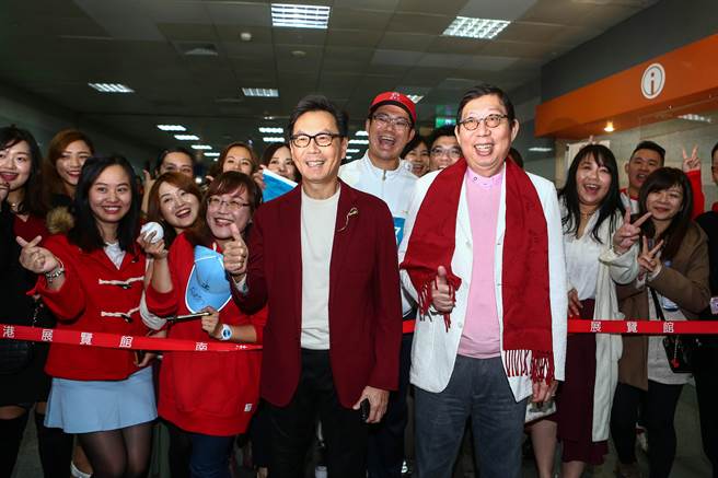 富邦集团宣布捐款3000万元，援助印度对抗疫情。左为富邦集团董事长蔡明忠、又为富邦金控董事长蔡明兴。(资料照)