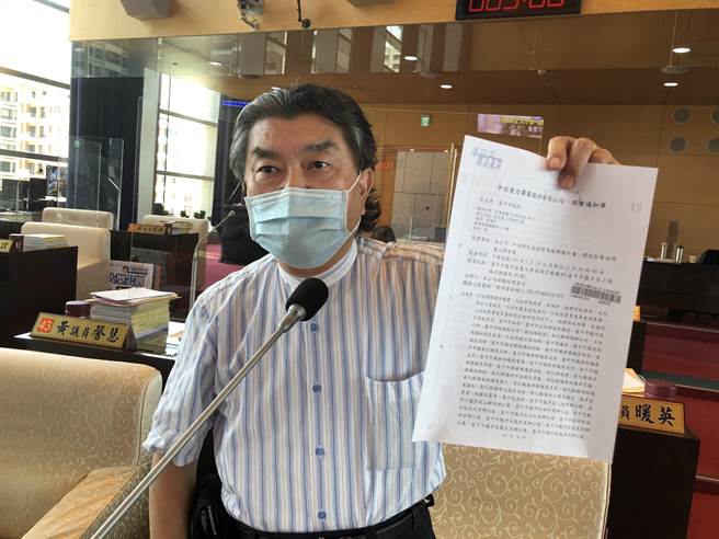 市议员李中表示，他将提案请市政府针对占碳排放量最大的电力业进行总量管制，并要求逐年减碳，以落实台中市低碳城市自治条例。（陈世宗摄）