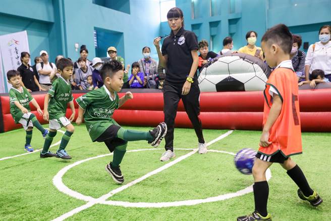 台中市全國首創「兒童版國運中心」，新啟用的長春國民暨兒童運動中心受親子喜愛。（盧金足攝）