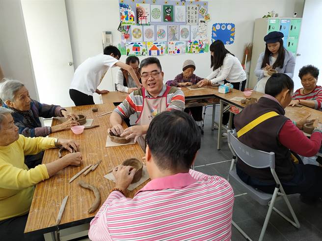 同学们说，过程中也学习到许宗换老师的精神，将这股能量转换成力量，来回馈社会。（校方提供／吴建辉彰化传真）