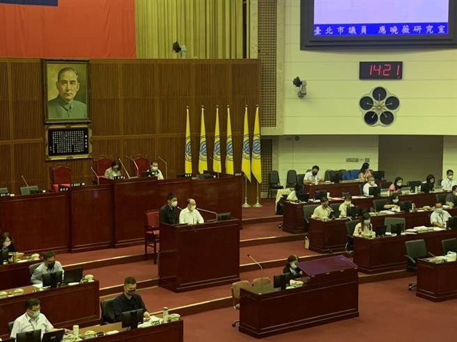 北市议会教育部门质询。（张薷摄）