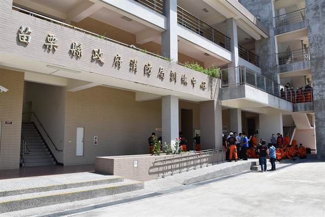 苗栗縣消防局訓練中心定期調訓各外勤消防人員。（謝明俊攝）