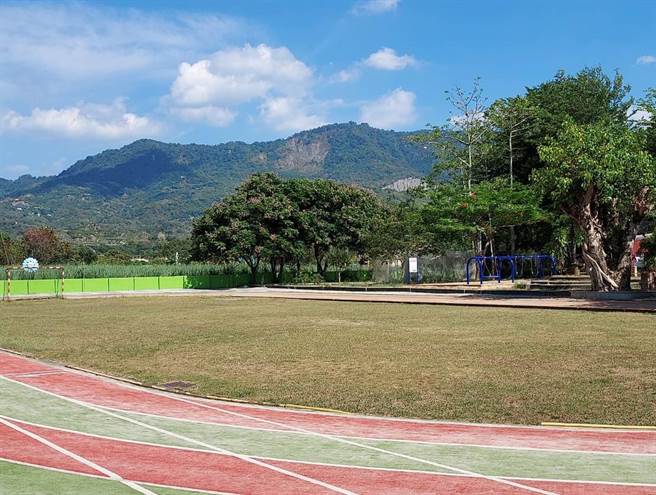 台南市南化区北寮里中午12点20分出现摄氏39.3度高温，北寮国小校园笼罩在高温闷热空气中。（北寮国小提供／刘秀芬台南传真）