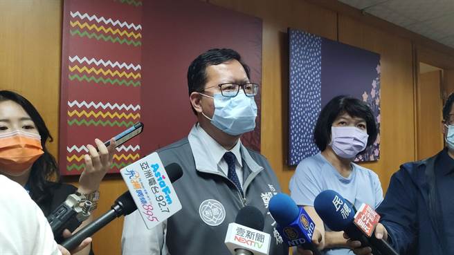 疫情有扩大趋势，桃园市政府11日举办防疫专案会议，全力配合中央即日起为期4周的6点防疫措施外。6月12、13、14日的龙潭归乡文化季取消，毕典也採取线上办理。（赖佑维摄）