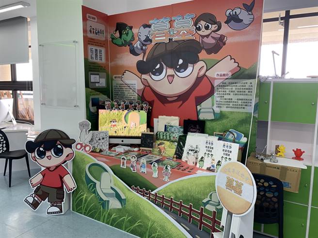 觀音高中同學以清明節祭祀為主題，結合桃園觀音在地蓮花特色，把大王蓮花、魚、青蛙融入動畫故事。（姜霏攝）