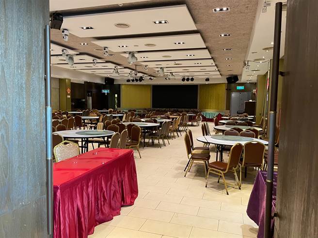 案1203曾于5月6日下午、晚间至新北市芦洲区「来来按摩芦洲长安店」及「大风车婚宴会馆」消费。（叶书宏摄）