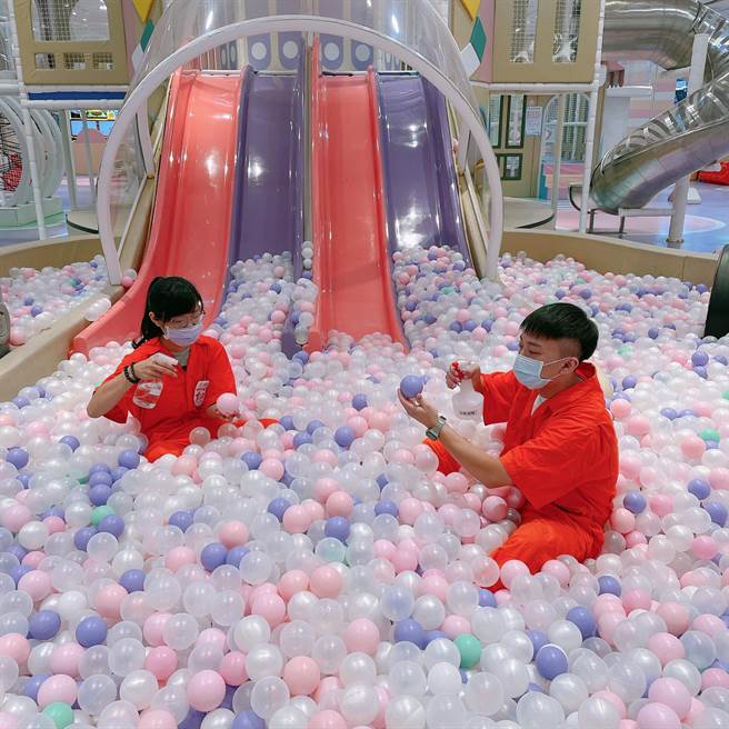 Global Mall館內親子樂園每日消毒。（Global Mall提供）