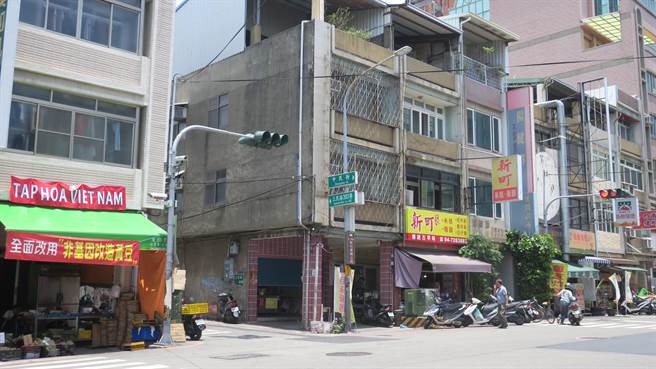 彰化市三民路所在萬安里、民生里位處自來水管線末端，分區限水措施上路來，實際上都是供四停三。393巷內住戶上周至今更是只有上周五一天正常供水，讓居民叫苦連天。（謝瓊雲攝）