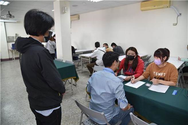 经济部加工出口区管理处4区5月举办联合徵才，提供1600个职缺，要吸引准毕业生加入。(图：经济部加工区管理处提供)