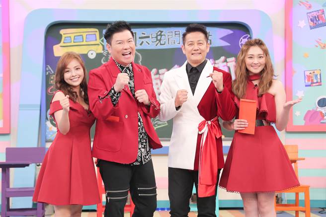 徐凱希（左起）、曾國城、徐乃麟和張文綺開心慶祝《天才衝衝衝》15周年。（羅永銘攝）