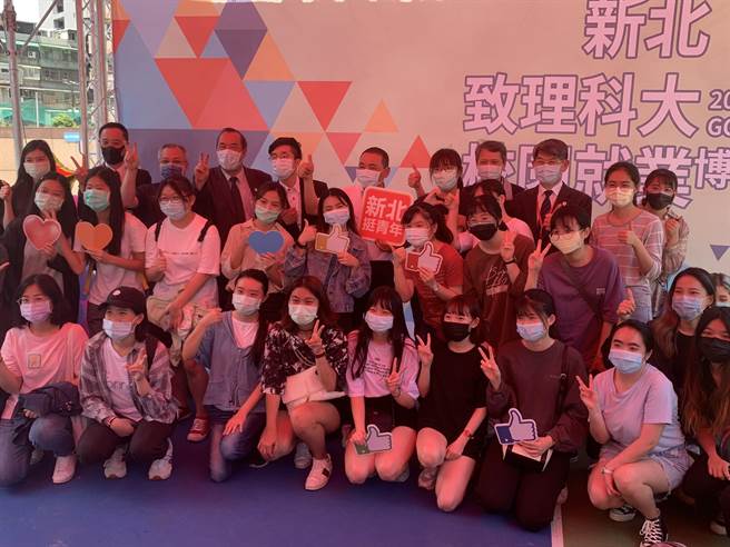 新北市劳工局与致理科技大学今合办校园就业博览会。（王扬杰摄）