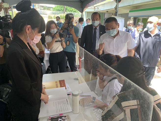 新北市劳工局与致理科技大学今合办校园就业博览会。（王扬杰摄）