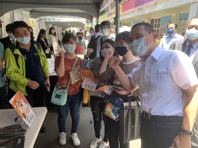 新北市劳工局与致理科技大学今合办校园就业博览会。（王扬杰摄）