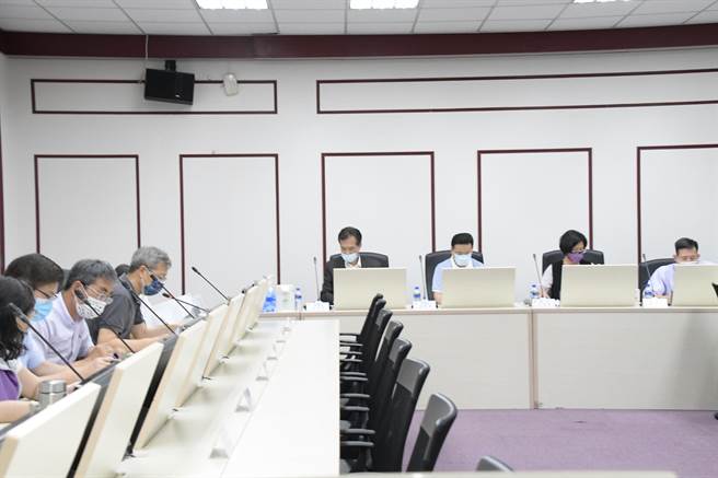 彰化縣長王惠美下午緊急召開嚴重特殊傳染性肺炎防治應變會議。（彰化縣政府提供／謝瓊雲彰化傳真）