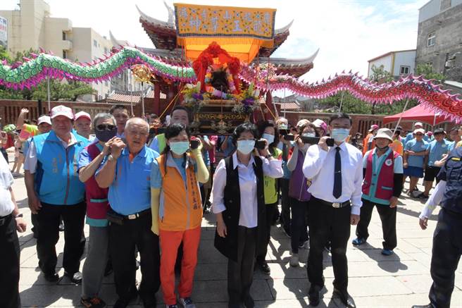 去年2020鹿港慶端陽活動，原本一度取消，後因時序入夏後疫情趨緩，龍王祭與國際划龍舟賽事最後均改為縮小規模如期辦理。（彰化縣政府提供／謝瓊雲彰化傳真）