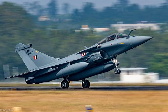 若中印發生空中武裝衝突，印度飆風會試圖將殲20拖入視距內空戰，以活用其機動性和先進武器優勢。（圖／印度空軍臉書）