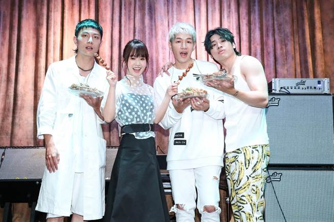 鹿洐人今发片记者会，严正岚站台助阵。（陈俊吉摄）