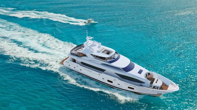 全球首富贝佐斯下订的巨型豪华游艇长达127公尺，比我海军康定舰还长。图为长约36公尺的嘉鸿集团Horizon RP120豪华游艇。（示意图／嘉鸿集团提供）