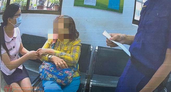 新莊警分局福營派出所員警，成功聯手擋下這筆67萬元的鉅款。（新莊警分局提供）