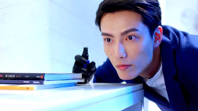 賴東賢在BL原創網劇《約‧定I DO》隨時都戴手套。（Vidol提供）