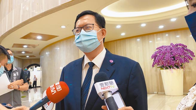 桃园市长郑文灿10日表示，将实施「类橙灯」措施，节水率要提高到10％。（蔡依珍摄）