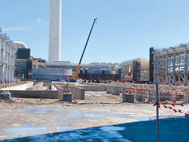 云林县麦寮乡六轻工业区海水淡化厂克服疫情导致设备延交，赶在明年8月前完工。（云林离岛工业区服务中心提供／张朝欣云林传真）