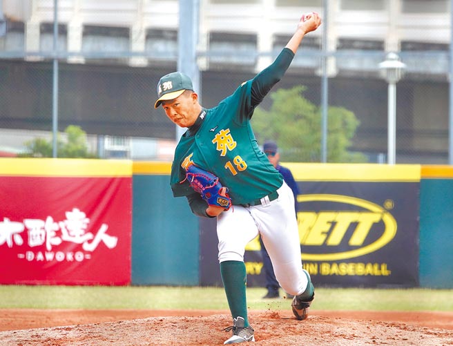 高雄市队先发投手辛俊升7局完封对手，飙出10次三振，只被敲1安。（毛琬婷摄）