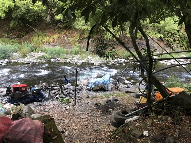 大梨山「簡易自來水」高山溪流水源頭9成已乾枯，灌溉及飲用水轉向野溪抽取。（民眾提供／王文吉台中傳真）