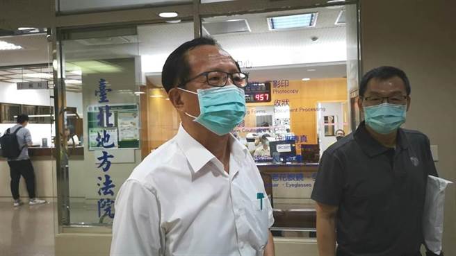 4年前「反劳基法修恶大游行」，协助陈抗民眾的丁稳胜等3名律师不满被警方载到郊区「丢包」，自诉台北市警局长陈嘉昌、时任中正一分局长廖材桢、时任介寿路派出所长蔡汉政妨害自由。（本报资料照片）