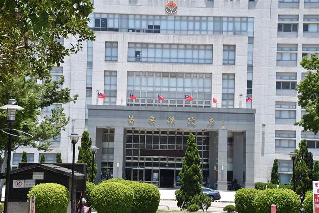 苗栗縣政府12日召開疫情會議決議暫停學校畢旅活動。（謝明俊攝）