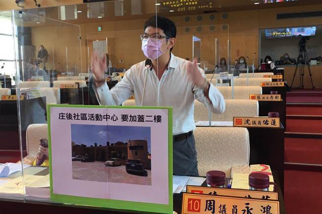 市議員周永鴻12日要求市府跨局處檢視各里活動空間，爭取改善並加蓋神岡庄後里活動中心。（陳世宗攝）