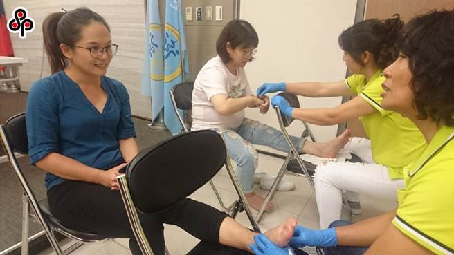 近期我国疫情严峻，接连传出多起本土个案，而劳动部办理的全国技术士技能检定往往有逾万人参与。