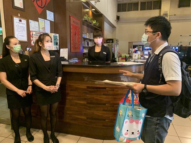 嘉义市政府今起连续3天，针对市区71家电子游艺场业加强宣导，要求业者落实相关防疫措施。（吕妍庭摄）