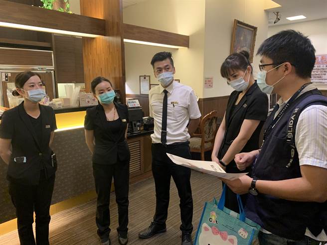 嘉义市政府今起连续3天，针对市区71家电子游艺场业加强宣导，要求业者落实相关防疫措施。（吕妍庭摄）