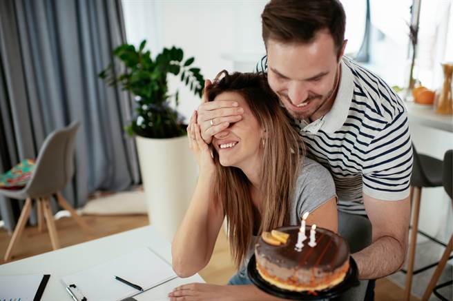 有些人非常重视生活仪式感，谈恋爱时遇情人节或纪念日时，更希望另一半能为他们制造惊喜。(示意图/达志影像)