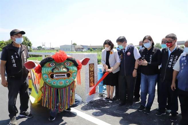 云林县虎尾镇云73桥梁改建峻工，由云林县长张丽善（左二）主持通车典礼。（云林县政府提供／张朝欣云林传真）