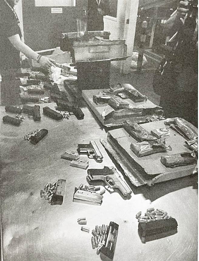 40岁江姓、25岁陈姓、26岁刘姓、28岁张姓男子等3人2018年和国外友人合作，从菲律宾运送8枝制式枪枝，并在台湾转售，在马尼拉机场就被菲律宾海关人员发现。（检方提供／赖佑维桃园传真）