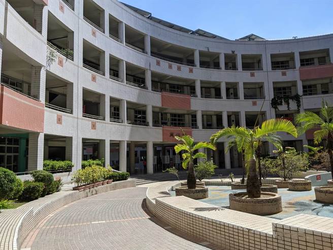 高市高中職以下學校即起至6月8日暫停開放。（曹明正攝）