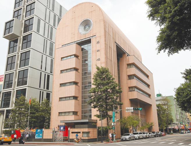 不當黨產處理委員會主委林峯正11日宣布會議決議，婦聯會過去捐贈婦聯社福基金會新台幣10.5億元，用來向國民黨購買土地興建的「美齡樓」，屬不當取得財產的現存利益，婦聯社福基金會應在處分書送達30天內，將美齡樓房地所有權移轉國有。圖為美齡樓。（鄭任南攝）