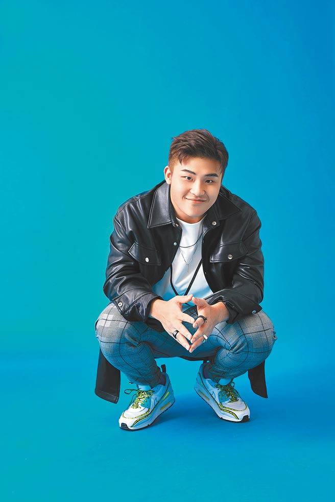 新人刘昊毕业自伯克利音乐学院，近来推出新专辑。（捌拾贰拾娱乐提供）