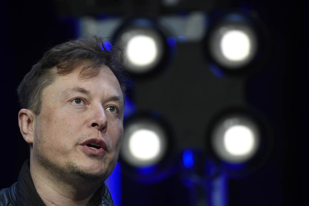 特斯拉（Tesla）执行长马斯克（Elon Musk）今天在社群媒体推特（Twitter）上推文表示，基于环保考量，公司已经暂停接受用比特币（Bitcoin）购买特斯拉车款。图／美联社(photo:ChinaTimes)