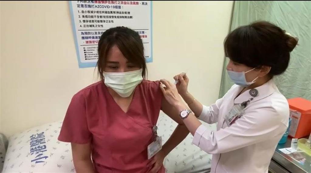 名醫江俊坤表示，許多民眾問他該打什麼疫苗比較好。對此，他坦言「有疫苖就趕快打。」（本報資料照片）