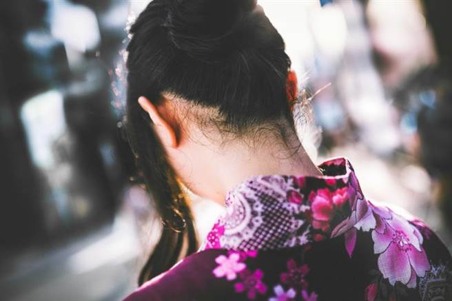 顏值、年纪、身材、国籍，甚至是身分、职业，都是影响价格的因素。（示意图／pakutaso）